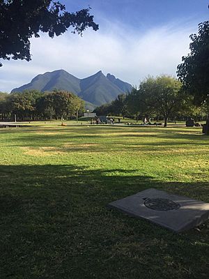 Archivo:Cerro de la Silla, Monterrey, N.L