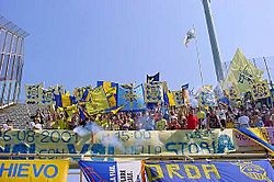 Archivo:Chievo fans in Florence, 26 August 2001
