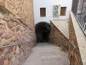 Archivo:Cisterna del agua pública de Soneja, siglo XVIII
