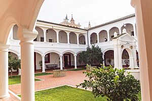 Archivo:Claustro RMSA