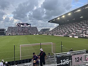 Archivo:DRV PNK stadium (inside) August 2023