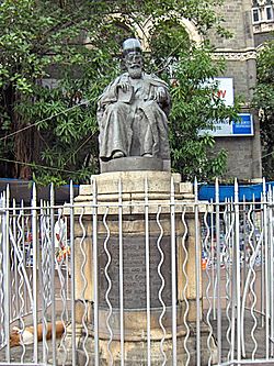 Dadabai Navroji statue Bombay.jpg