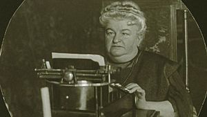 Archivo:Emilia Pardo Bazán, máquina de escribir, Ferrer