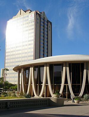 Archivo:FLWright Phoenix AZ Center Osborn 1120