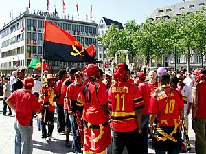 Archivo:Fans of the Angolan national football team in Cologne