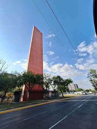Faro del Comercio en Monterrey.jpg