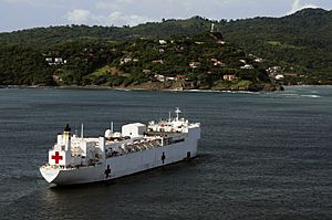 Archivo:Flickr - Official U.S. Navy Imagery - USNS Comfort (T-AH 20) is anchored off San Juan del Sur, Nicaragua.