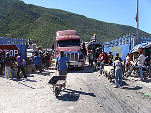 Archivo:Grens2-Haiti-DR-IMG169