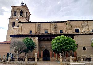 Archivo:Grijota - Iglesia de Santa Cruz 2