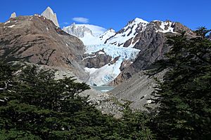 Archivo:Hike to Mount Fitz Roy (5464231760)
