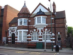 Archivo:Kilburn Library - geograph.org.uk - 456226