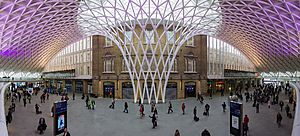 Archivo:King's Cross Western Concourse - central position - 2012-05-02.75