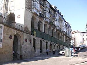 Archivo:Los arquillos vitoria