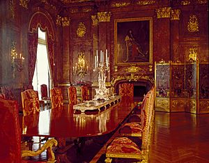 Archivo:Marble House in Newport Dining Room 01