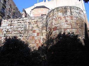 Archivo:Muralla romana 3
