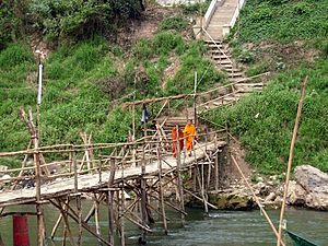 Archivo:Nam Khan bamboo bridge in Luang Prabang