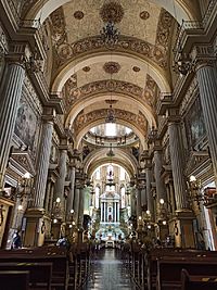 Archivo:Nave mayor de la Catedral Basílica de León, Guanajuato