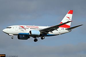 Archivo:OE-LNL Austrian Airlines (4574687471)