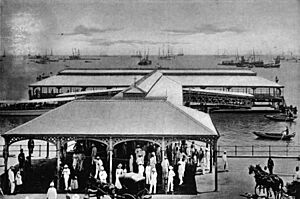 Archivo:Photographic Views of Singapore Plate 01 Johnston's Pier