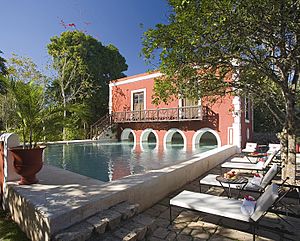 Archivo:Pool Hacienda Santa Rosa