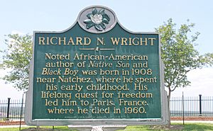 Archivo:Richard Wright historical marker, Natchez, MS IMG 6941