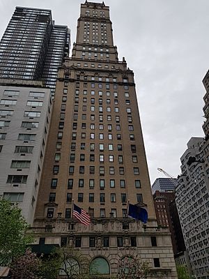 Archivo:Ritz Hotel Tower 2019