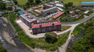 Archivo:School In Dominica