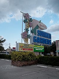 Archivo:St. Petersburg FL Sunken Gardens sign01