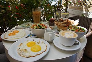 Archivo:The 7 Breakfasts - Café Café