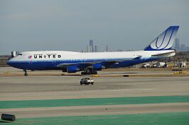 United Airlines B747-400 (N104UA) @ ORD, February 2009.jpg