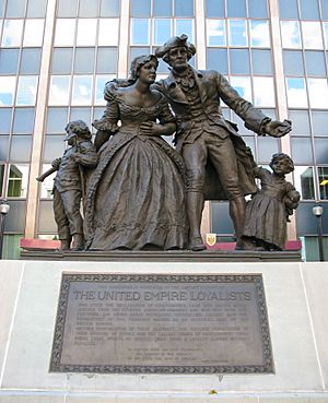 Archivo:United Empire Loyalist statue and plaque in Hamilton, Ontario