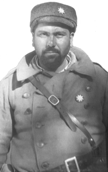 Valentín González González (28-11-1936) retrato de El Campesino vestido de uniforme.png