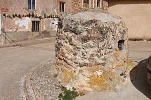 Archivo:Villaverde de Montejo, respiradero de bodega