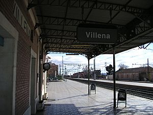 Archivo:Villena. Estación de la RENFE. Dirección sur