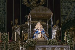 Archivo:Virgen de los Reyes cathedral of Seville Andalusia Spain