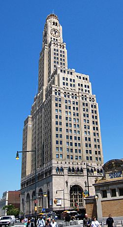 Williamsburgh Savings Bank Tower 9128 crop.JPG