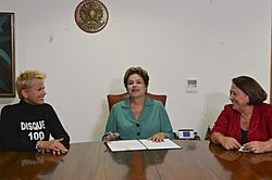 Archivo:Xuxa, Dilma Rousseff e Ideli Salvatti