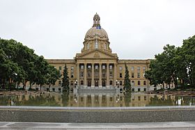 2011 Alberta Legislature Building 03.jpg