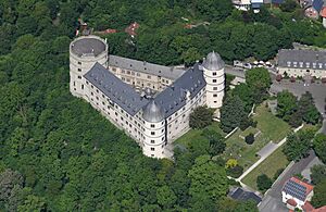 Archivo:Aerial image of Wewelsburg (view from the southwest)
