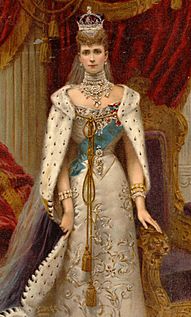 Archivo:Alexandra in coronation robes