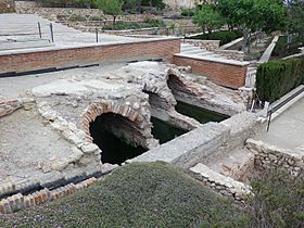 Archivo:Aljibes Alcazaba Almería