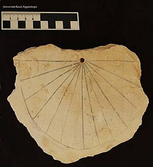 Archivo:Ancient-egyptian-sundial