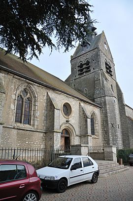 Angerville église Saint-Pierre-et-Saint-Eutrope 2.jpg