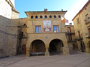 Archivo:Ayuntamiento de Horta de Sant Joan, Terra Alta, Tarragona