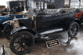 Beaulieu National Motor Museum Ford 1914 Model T 15-10-2011 13-33-00.png