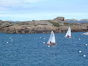 Archivo:Boats in Trégastel