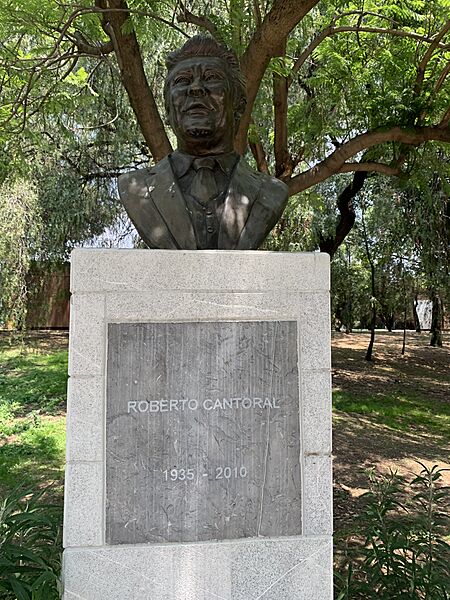 Busto de Roberto Cantoral
