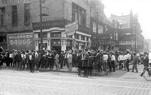 Archivo:Chicago Race Riot Walgreens
