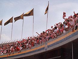 Archivo:Chivas-Fans im Olimpico