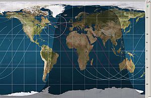Archivo:ISS orbits 04132013